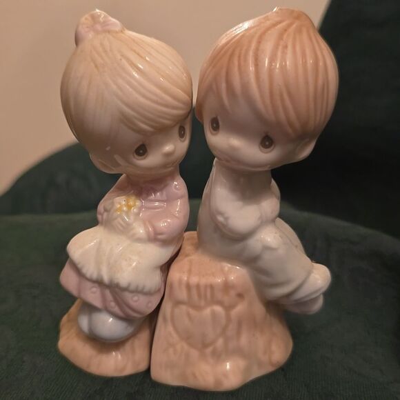 1993 Precious Monents Boy Girl on Stump Salt Pepper Shakers 4 in tall - Picture 2 of 8